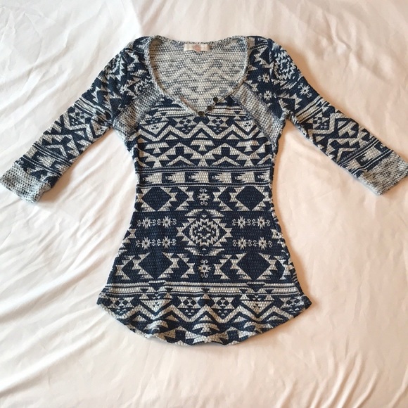 🌟ALMOST FAMOUS Aztec Print scrunch/stretchy shirt - Picture 1 of 7